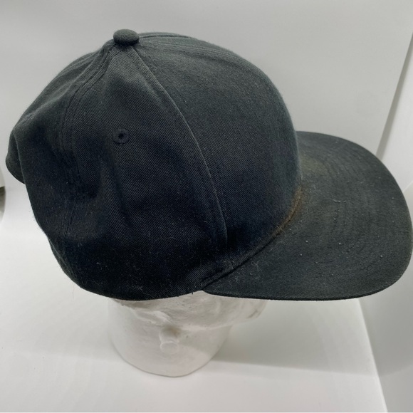 The North Face black hat with small front logo in gray with SnapBack for fit. - Picture 4 of 7